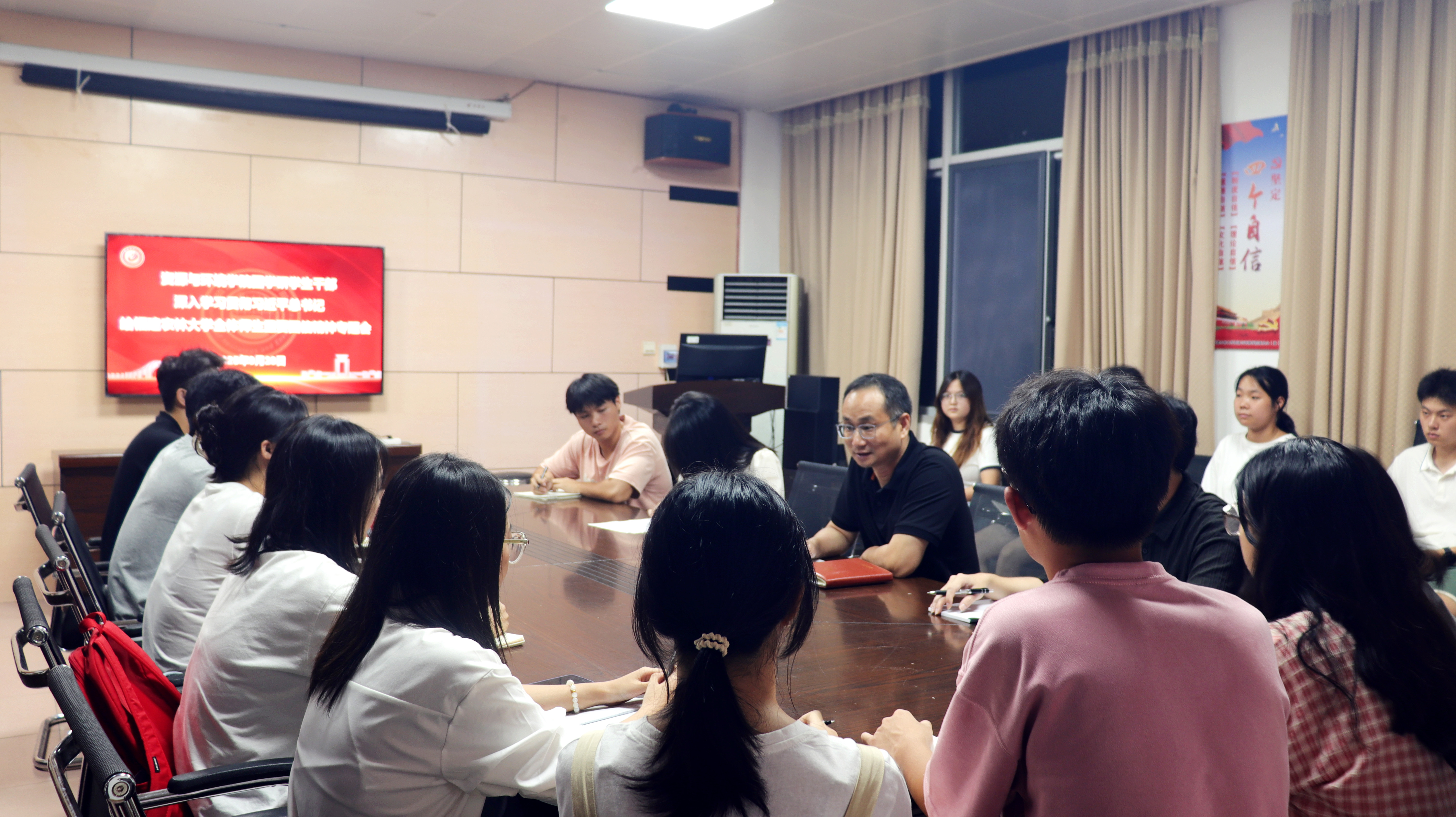 资源与环境学院党委副书记（主持工作）林惠科深入团学组织开展宣讲.JPG