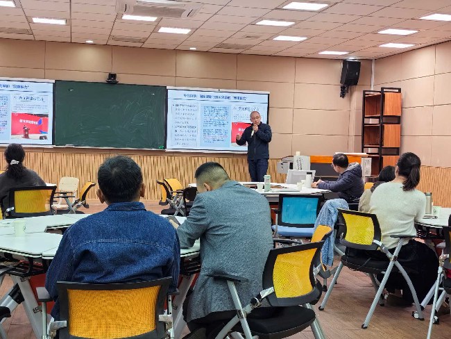 郑永平老师作主题分享(1).jpg