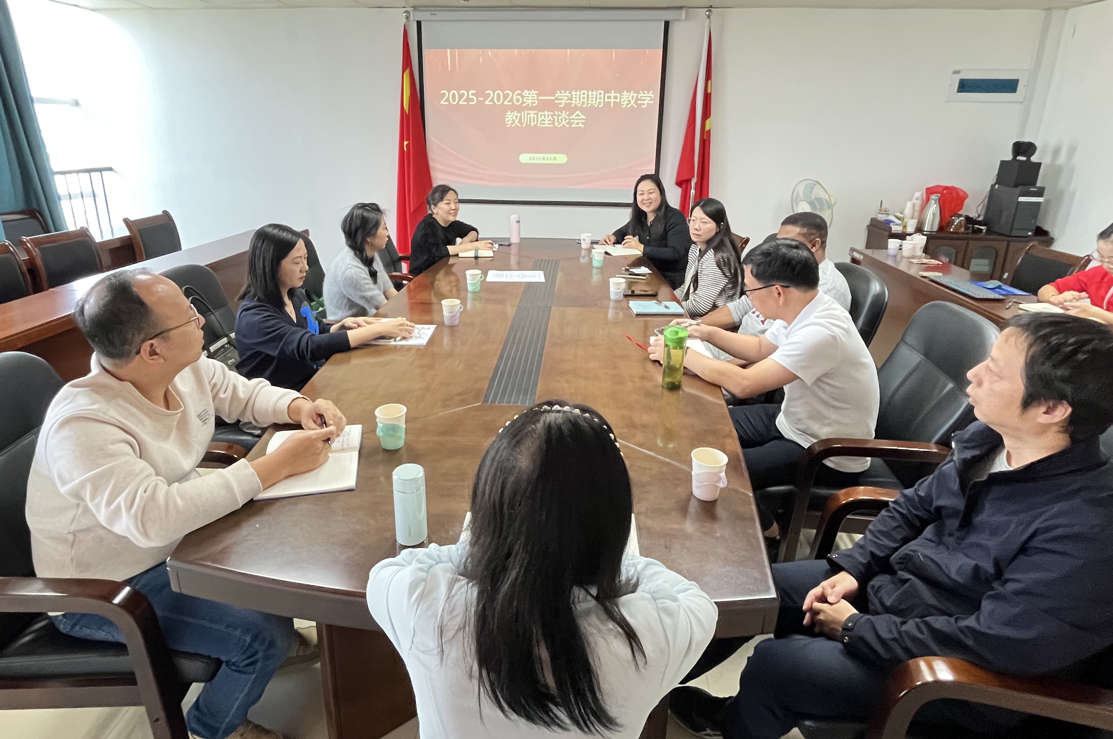 座谈会现场.jpg