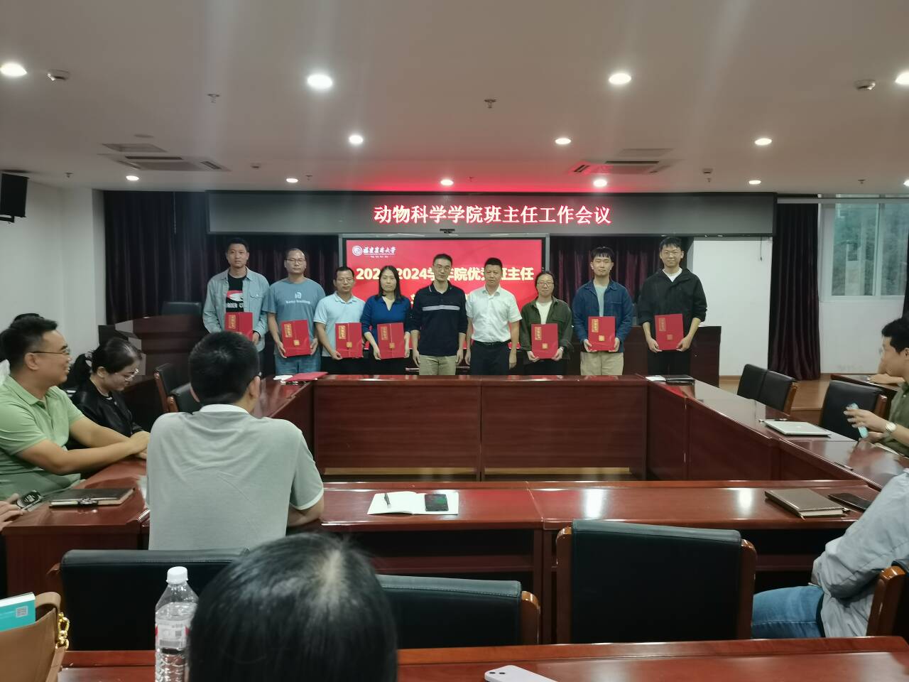 为2023-2024学年院优秀班主任颁发荣誉证书 719cf0c6f92190593de12236512ec5cc_720.jpg