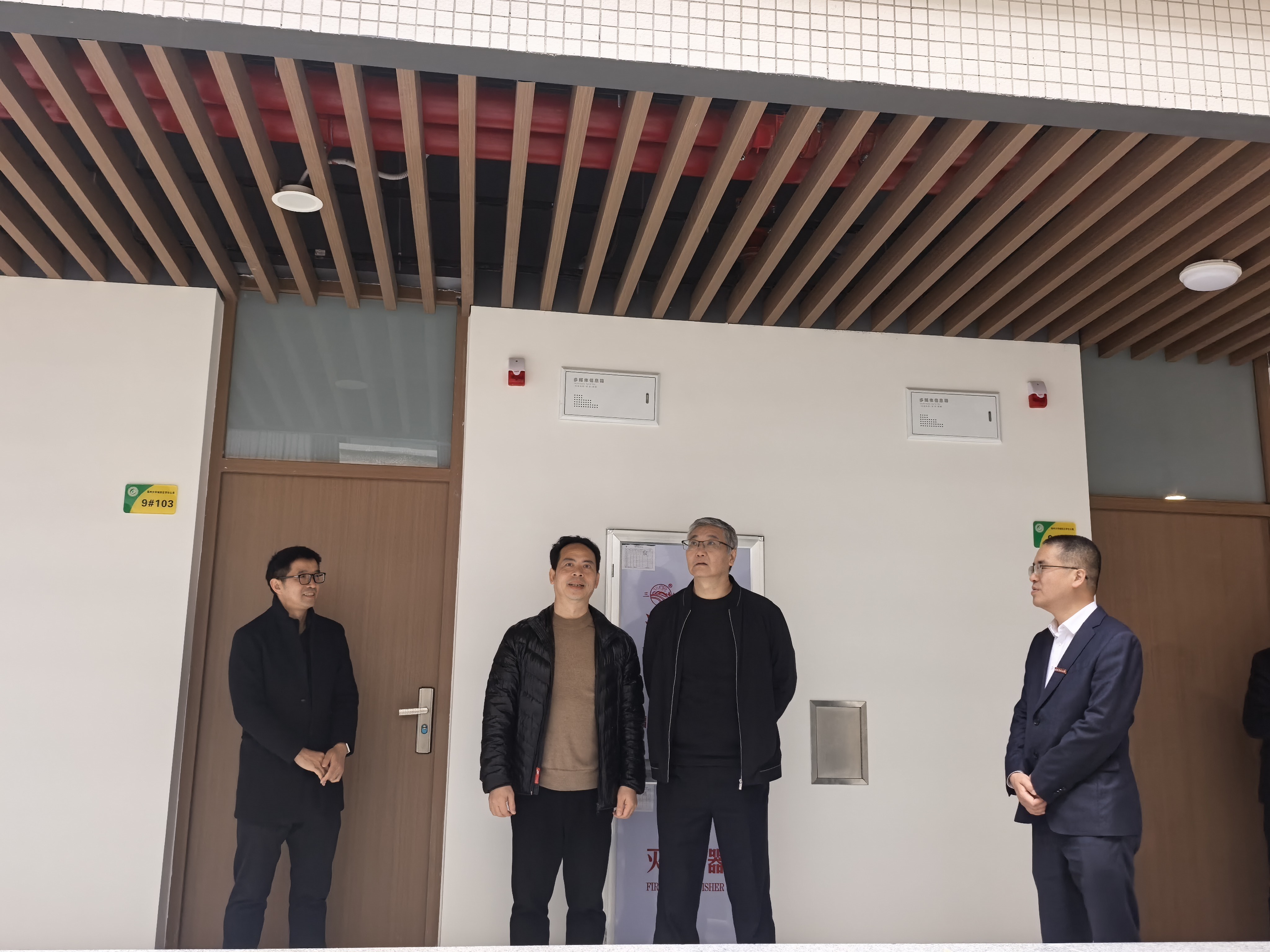 检查鹤鸣苑学生宿舍.jpg