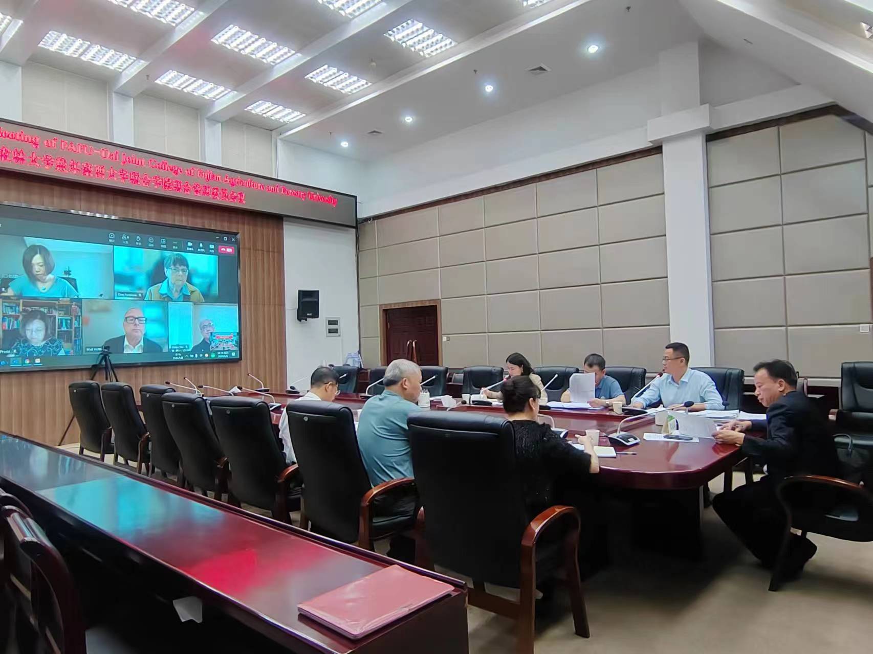 会议现场.jpg 会议现场.jpg